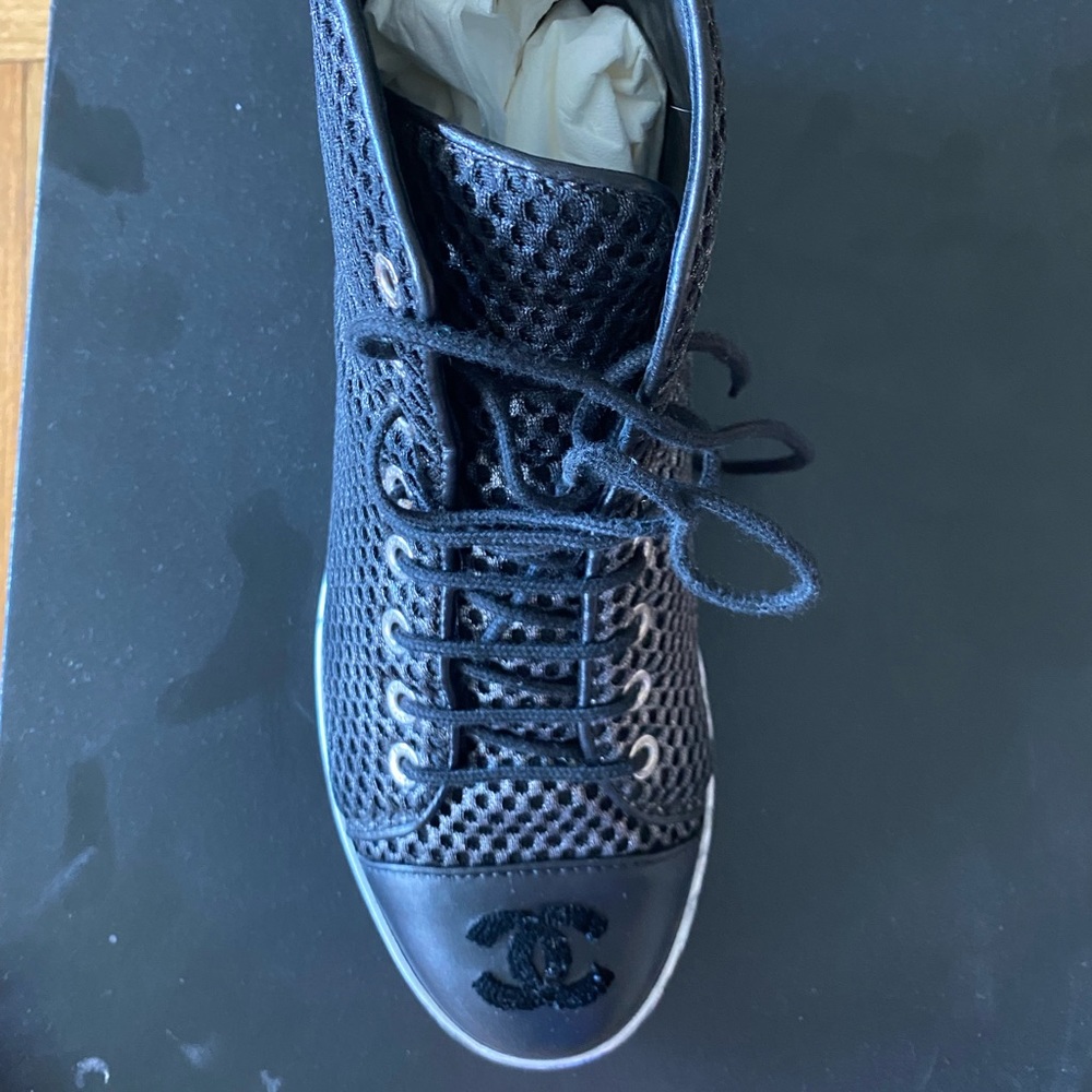 ❗️❗️ON HOLD ❗️CHANEL sneakers training shoes flat